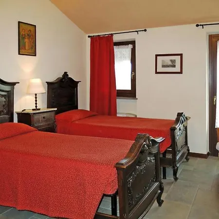 San Bernardo Sleeps 17 Pool Air Con Wifi Casa vacanze Bene Vagienna